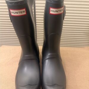 Hunter Classic Grayish/Black Boots Brand New!